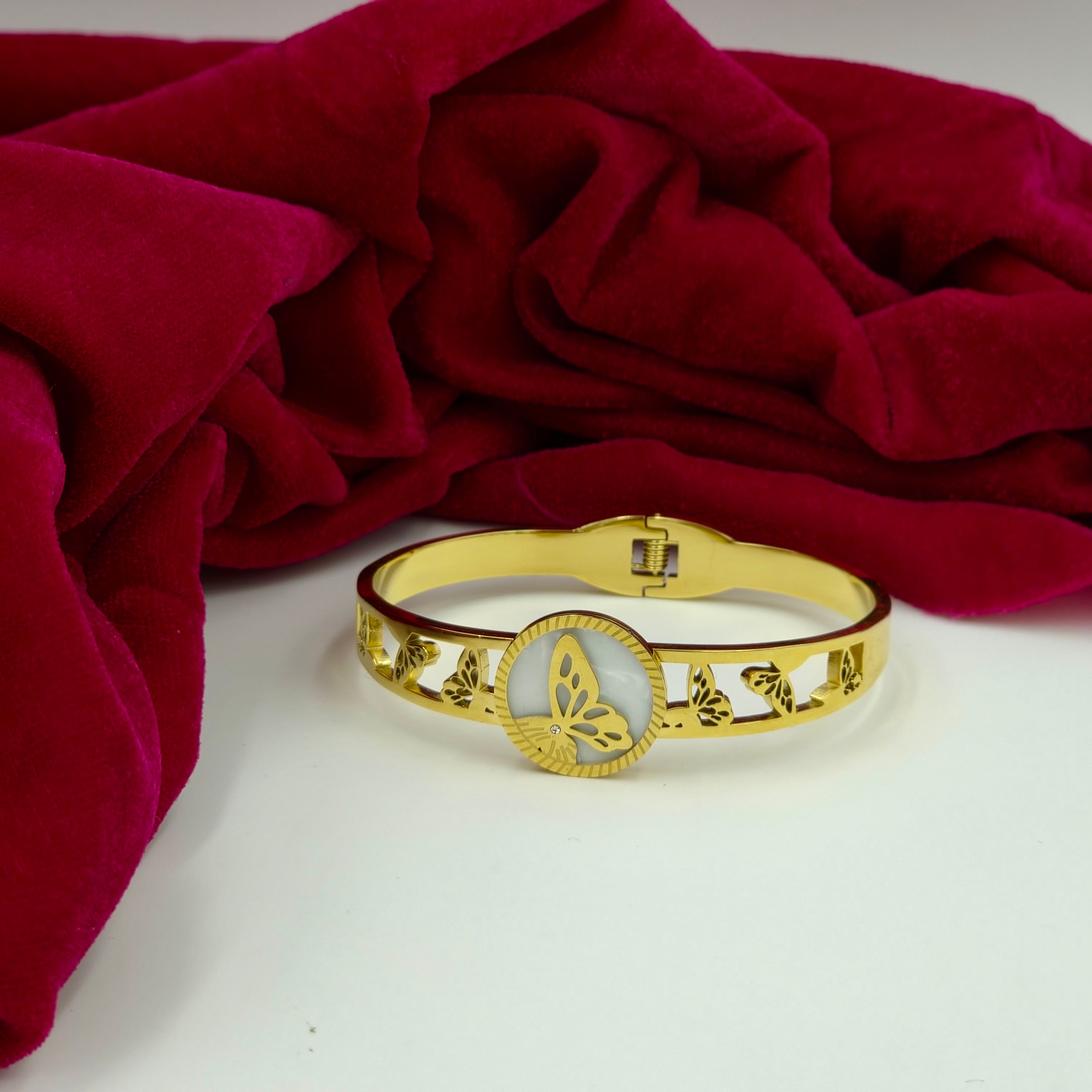 Butterfly Pearl Gold Bracelet
