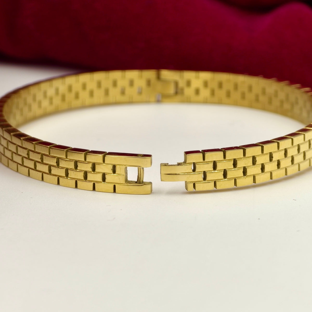 Classic Grid Gold Bangle
