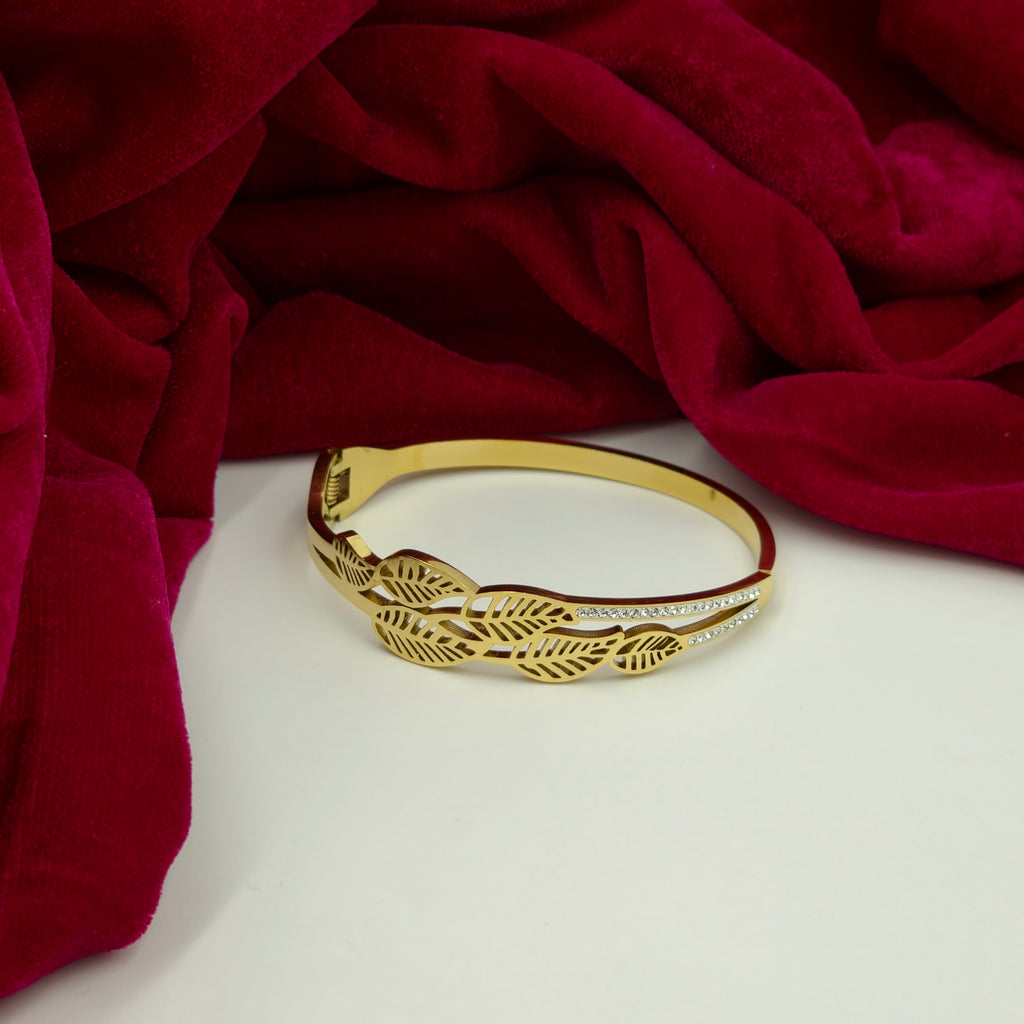 Golden Leaf Elegance Bracelet